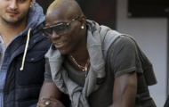 Balotelli 'chết hụt' sau vụ tông xe tại Manchester