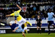 Video: Cú ngã bàn đèn tuyệt đẹp của Stefano Mauri (Lazio)