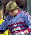 Oliver Kahn hóa thành 'Ma tốc độ'
