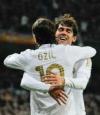 Jose Mourinho nên dùng Kaka-Mesut Oezil