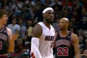 Video NBA: 'King' James một mình tỏa sáng tại Chicago