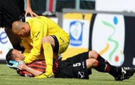 Cầu thủ Ý ngã gãy cổ