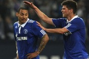 Video: Cầu thủ Schalke tái hiện pha ăn vạ 'kinh điển' của Rivaldo