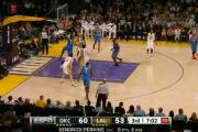 Video NBA: Pha bóng làm nguyên hàng phòng ngự của Lakers phải chao đảo