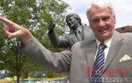 Newcastle dựng tượng tôn vinh Sir Bobby Robson