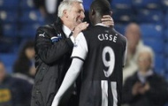 Video: Alan Pardew & Didier Drogba lắc đầu ngao ngán sau bàn thắng của Papiss Cisse
