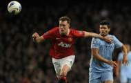Phil Jones cầu cứu Newcaslte