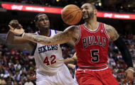 Play-off NBA: Philadelphia 76ers vượt qua Chicago Bulls trên sân nhà