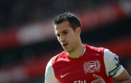 Arsenal bày tỏ quyết tâm giữ chân Van Persie: Đủ sức không?