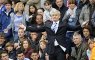 Sir Alex đặt 'vận mệnh M.U' vào tay... Mark Hughes