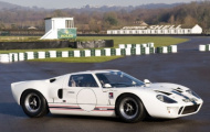 Xế đua Ford GT40 đầy vinh quang tìm chủ mới