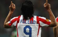 Video: Radamel Falcao so dáng cùng mãnh hổ tại Calderon