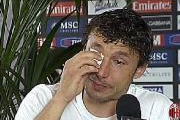 Video: Mark van Bommel khóc trong ngày chia tay AC Milan