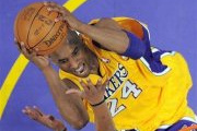 Video Play-off NBA: L. A. Lakers giành chiến thắng kịch tích trước Denver Nuggets để vào vòng 2
