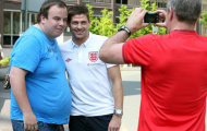 Gerrard thân thiện với fan