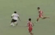 Video: Pha bỏ lỡ của cầu thủ V-League lên báo nước ngoài