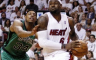 Video Play-off NBA: Miami Heat thắng dễ Boston Celtics với sự tỏa sáng của LeBron James