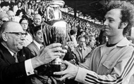 Người hùng EURO: Beckenbauer-“Hoàng đế” libero