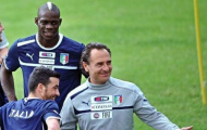 ĐT Italia: Cho nụ cười giữa cảnh đời bão giông...