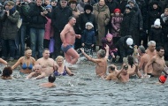 Kiev cấm CĐV uống rượu rồi... tắm sông