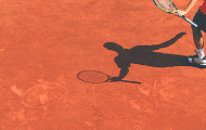 Youzhny viết chữ 'xin lỗi' lên mặt sân đấu vì thua trận