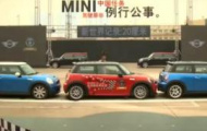 Video: Kỷ lục thế giới đỗ xe trong phạm vi hẹp