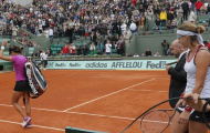 Roland Garros (vòng 4): Đương kim vô địch Li Na 'tủi hổ' rời cuộc chơi