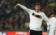 Mertesacker háo hức đối đầu với Van Persie