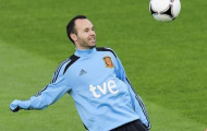 Iniesta đặt cửa Pháp thắng Anh