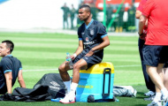 Ashley Cole giải tỏa áp lực cho Roy Hodgson