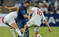Đối mặt: Ribery chẳng hơn gì 'cậu nhóc' Chamberlain!