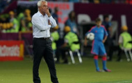 Van Marwijk chỉ trích hàng thủ “tồi tệ” của Hà Lan