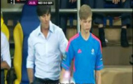 Video: Joachim Loew phá cậu bé nhặt bóng (Trận Đức vs Hà Lan)