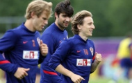 Corluka ủng hộ Modric... theo bước Redknapp