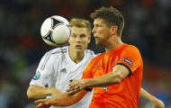 Schalke 04 'đánh tiếng' bán Huntelaar cho M.U