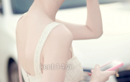 Ngọc Trinh khoe chân 'nuột nà' bên xế hộp