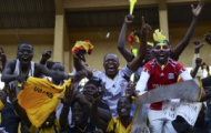 Video: Cổ động viên Ugranda tràn vào sân sau chiến thắng 4-0 trước Congo