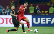 Van der Wiel thừa nhận theo kèm Ronaldo là điều không thể