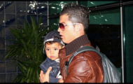 C.Ronaldo lập cú đúp tặng con trai: Đến người Mỹ cũng phải ngước nhìn