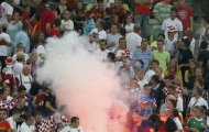 Phớt lờ UEFA, cổ động viên Croatia tiếp tục 'hun khói' EURO
