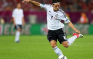 Video EURO 2012: Động tác chuyền bóng khá lạ mắt của Mesut Ozil