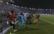 Video: Adriano tẩn cậu bé nhặt bóng (Corinthians vs Santos)