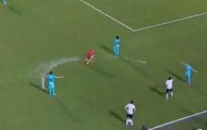 Video: Trọng tài dùng vôi vạch khoảng cách đá phạt (Corinthians vs Santos)