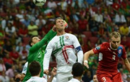 Video EURO 2012: Pha lao ra đấm bóng hụt của thủ thành Rui Patrício (Bồ Đào Nha)