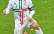 Khoảnh khắc của lòng dũng cảm: Dưới chân Ronaldo...