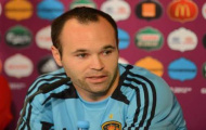 Del Bosque so sánh Iniesta với Federer
