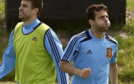 Video EURO 2012: Pique và Fabregas chơi bóng bàn thư giãn trước trận Pháp