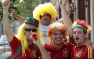 Video EURO 2012: Tuyển TBN đi bộ thư giãn trong cái nắng nóng của Donestk
