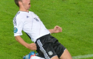 Khoảnh khắc của lòng dũng cảm: Philipp Lahm, hậu vệ mang lệnh tấn công