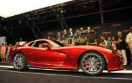 SRT Viper 2013 xuất xưởng đầu tiên có giá 'chát'